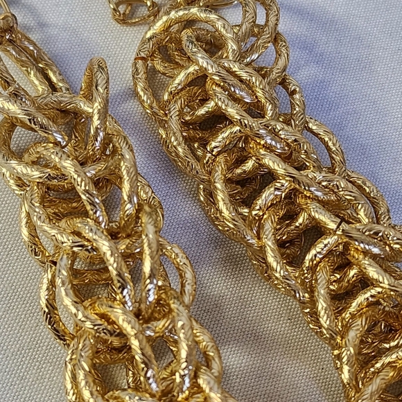 Gold Textured Chain Link Necklace and Matching Earrings Set - Picture 5 of 9